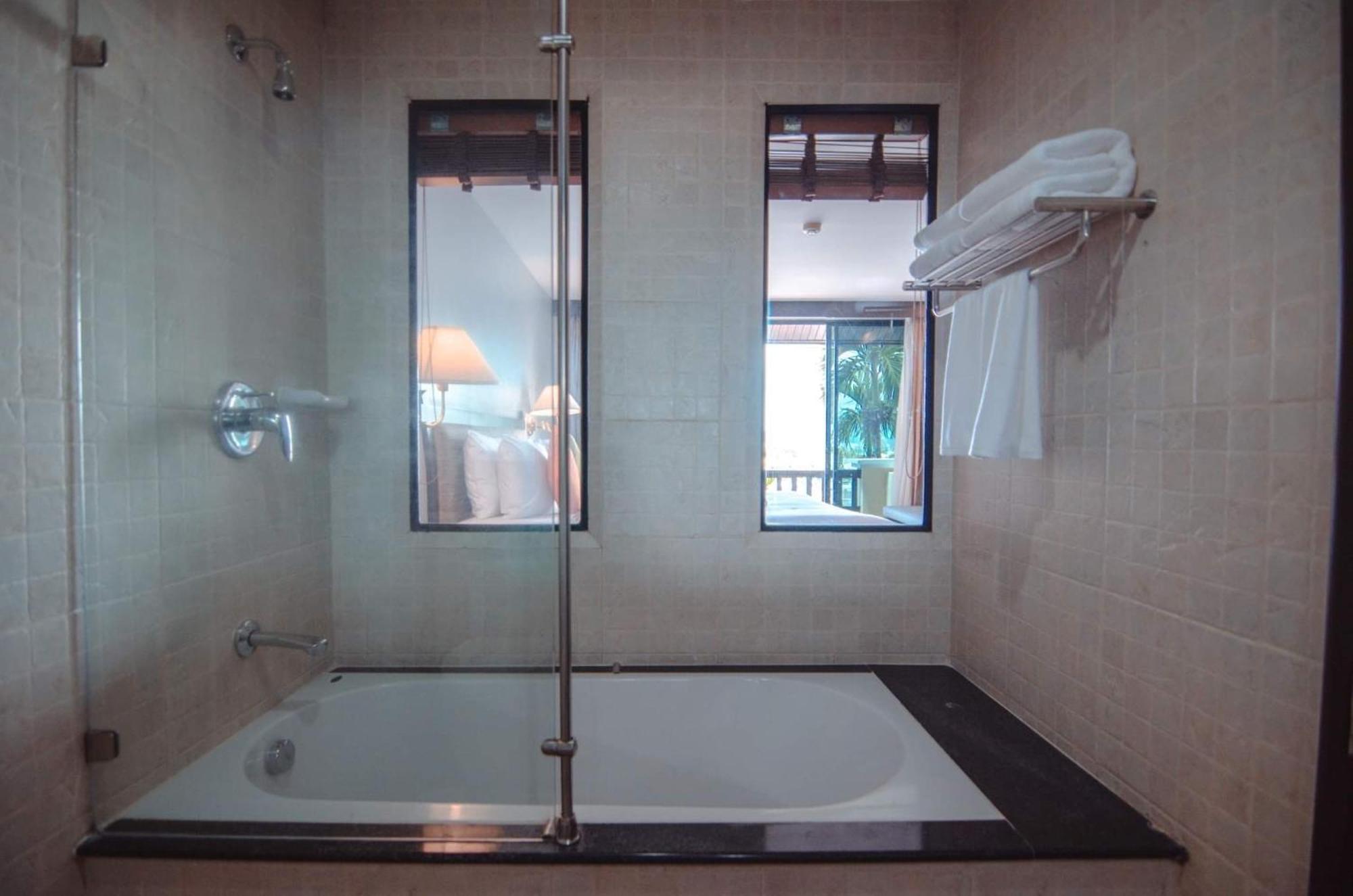 C & N Resort And Spa - Sha Extra Plus Patong Kültér fotó